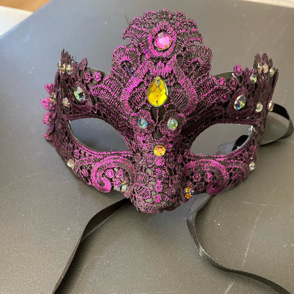 Venetian style face mask